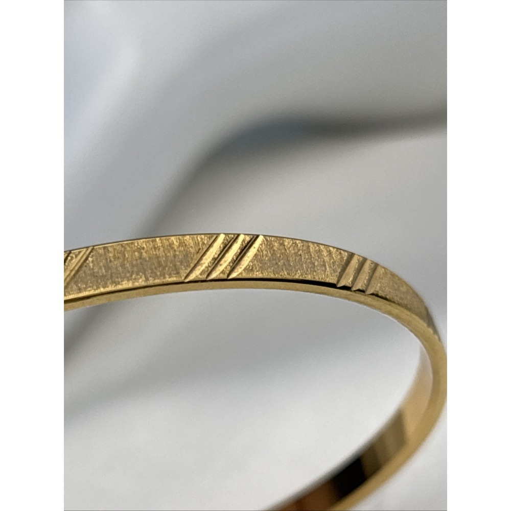 Vintage 80s‎ Monet Diamond Cut Brushed Bangle Gold Tone Bracelet Minimalist - Picture 9 of 11